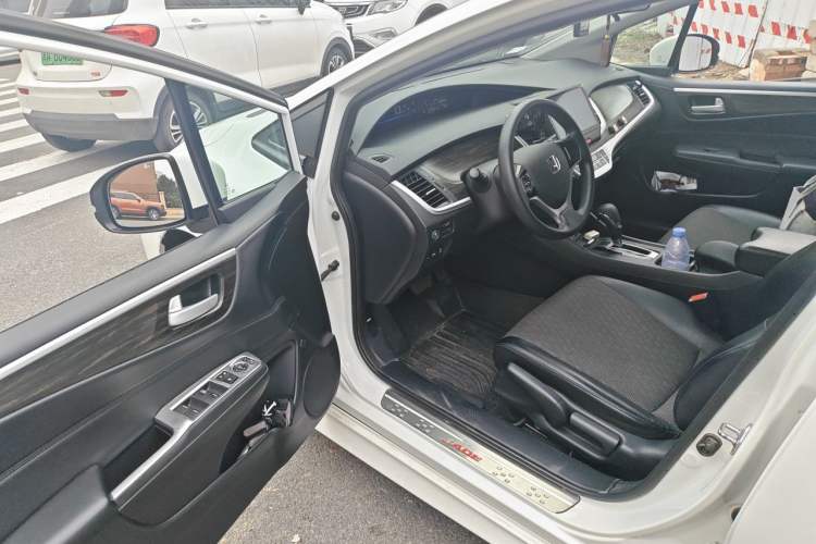 Used Honda Jade 2017 1.8L automatic Comfort version 5 seats Driver Seat