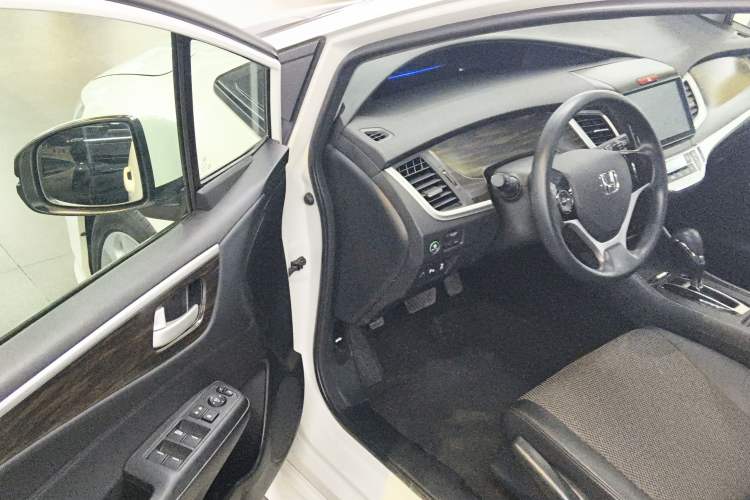 Used Honda Jade 2017 1.8L automatic Comfort version 5 seats Driver Seat