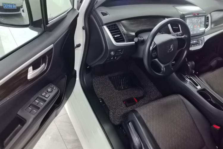 Used Honda Jade 2017 1.8L automatic Comfort version 5 seats Driver Seat