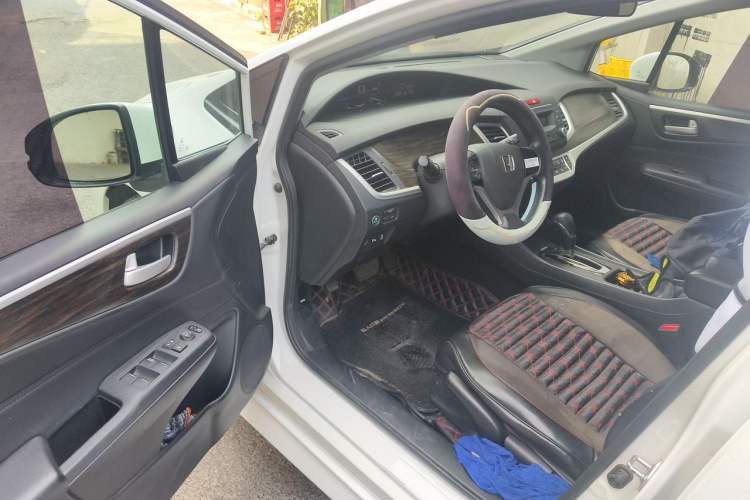 Used Honda Jade 2017 1.8L automatic Comfort version 5 seats Driver Seat