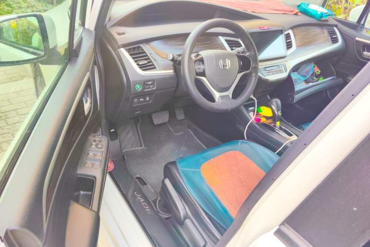 Used Honda Jade 2017 1.8L automatic Comfort version 5 seats Driver Seat
