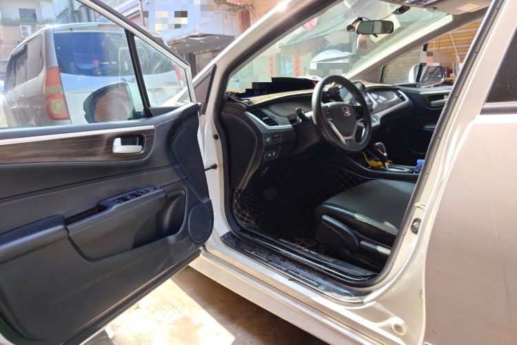 Used Honda Jade 2017 1.8L automatic Comfort version 5 seats Driver Seat