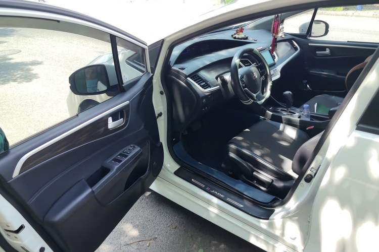 Used Honda Jade 2017 1.8L automatic Comfort version 5 seats Driver Seat