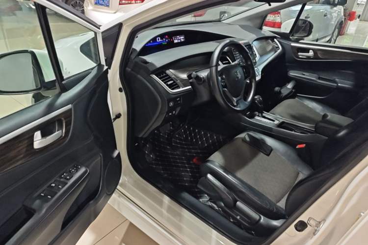 Used Honda Jade 2017 1.8L automatic Comfort version 5 seats Driver Seat