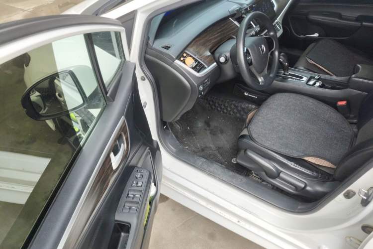 Used Honda Jade 2017 1.8L automatic Comfort version 5 seats Driver Seat