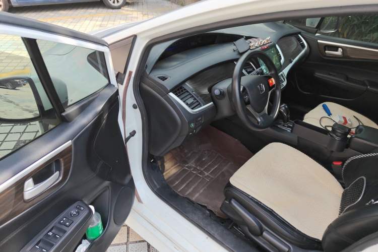 Used Honda Jade 2017 1.8L automatic Comfort version 5 seats Driver Seat