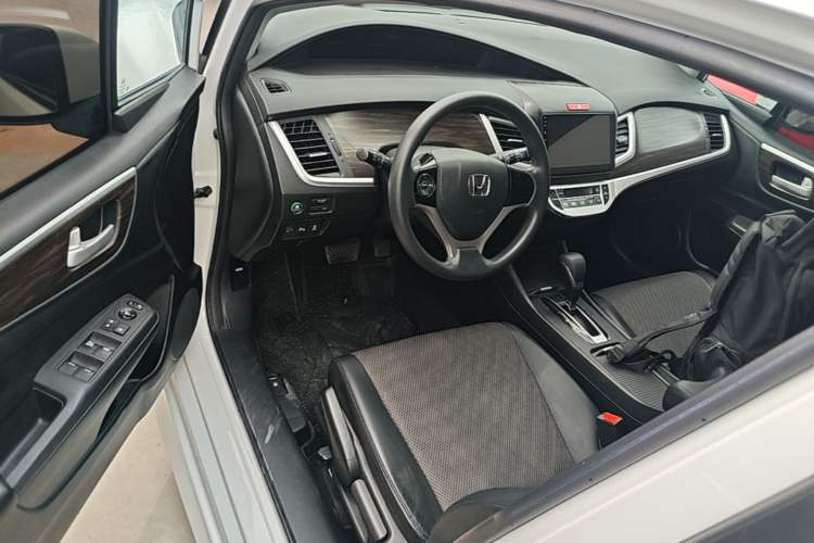 Used Honda Jade 2017 1.8L automatic Comfort version 5 seats Driver Seat