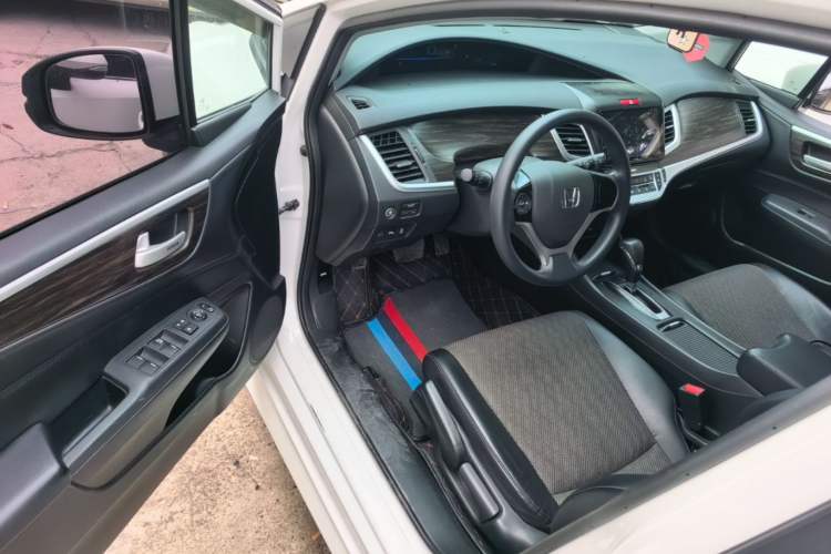 Used Honda Jade 2017 1.8L automatic Comfort version 5 seats Driver Seat
