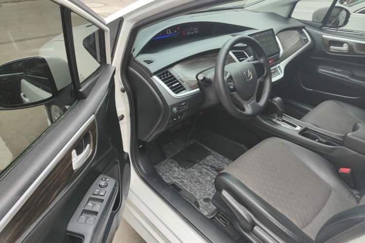 Used Honda Jade 2017 1.8L automatic Comfort version 5 seats Driver Seat