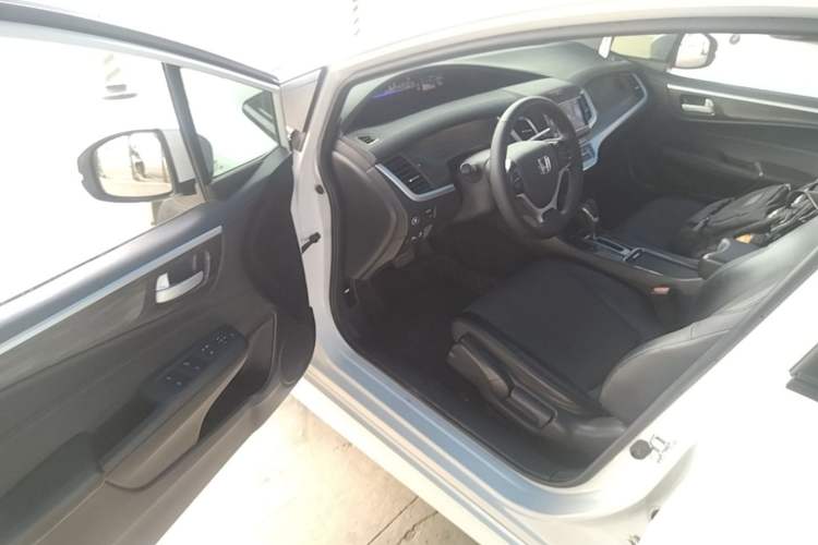 Used Honda Jade 2017 1.8L automatic Comfort version 5 seats Driver Seat