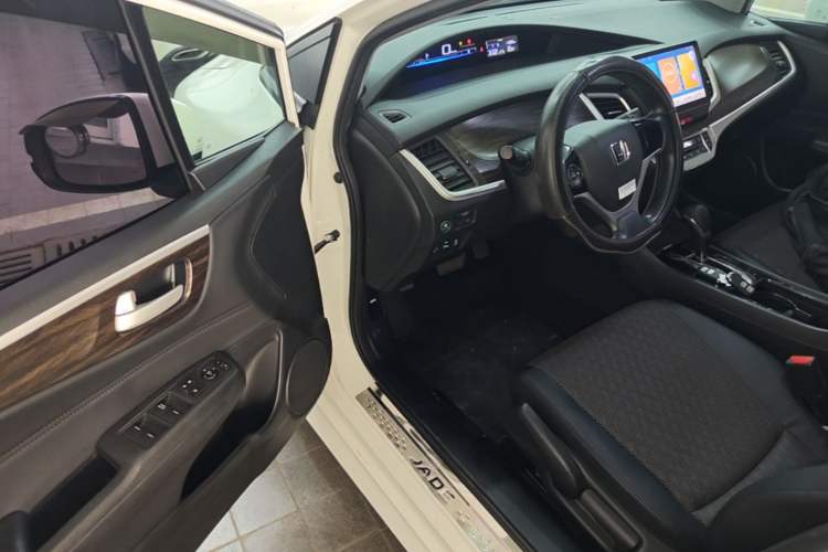 Used Honda Jade 2017 1.8L automatic Comfort version 5 seats Driver Seat