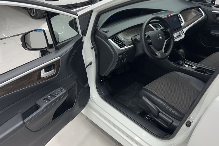 Used Honda Jade 2017 1.8L automatic Comfort version 5 seats Driver Seat