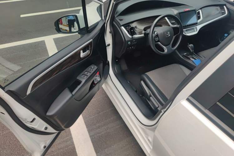 Used Honda Jade 2017 1.8L automatic Comfort version 5 seats Driver Seat