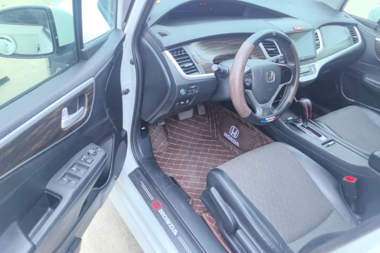 Used Honda Jade 2017 1.8L automatic Comfort version 5 seats Driver Seat