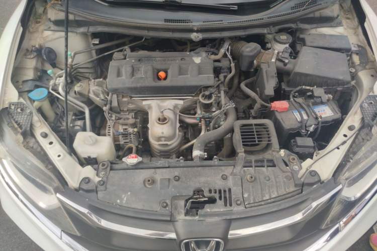 Used Honda Jade 2017 1.8L automatic Comfort version 5 seats Engine Bay