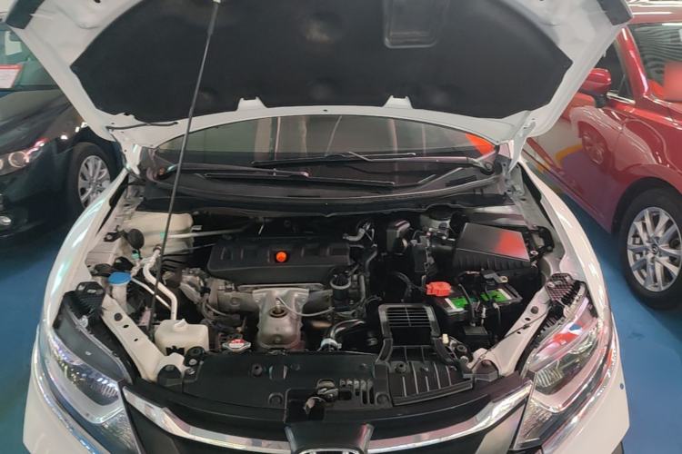 Used Honda Jade 2017 1.8L automatic Comfort version 6 seats Engine Bay
