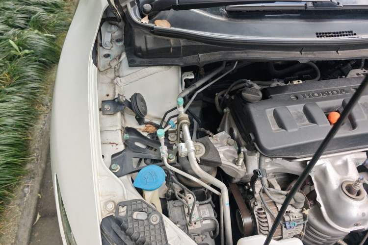 Used Honda Jade 2017 1.8L automatic Comfort version 5 seats Engine Bay Right