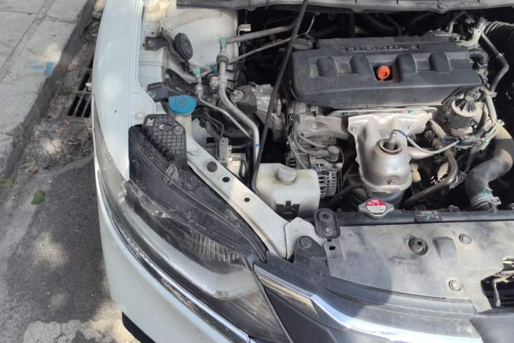 Used Honda Jade 2017 1.8L automatic Comfort version 5 seats Engine Bay Right