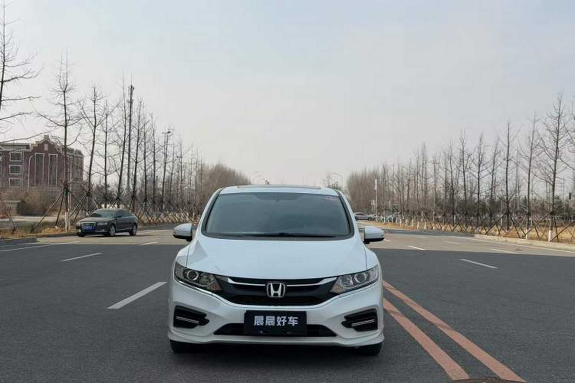 Used Honda Jade 2017 1.8L automatic Comfort version 5 seats Exterior 1