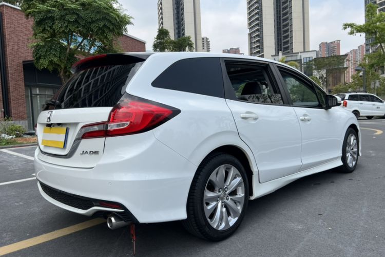 Used Honda Jade 2017 1.8L automatic Comfort version 5 seats Exterior 2