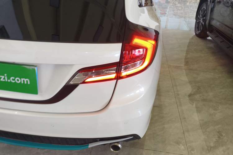 Used Honda Jade 2017 1.8L automatic Comfort version 5 seats Exterior 2