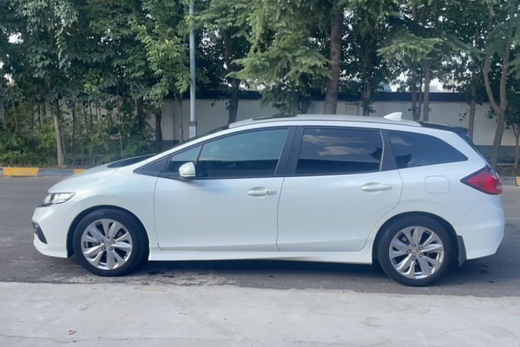 Used Honda Jade 2017 1.8L automatic Comfort version 5 seats Exterior 2