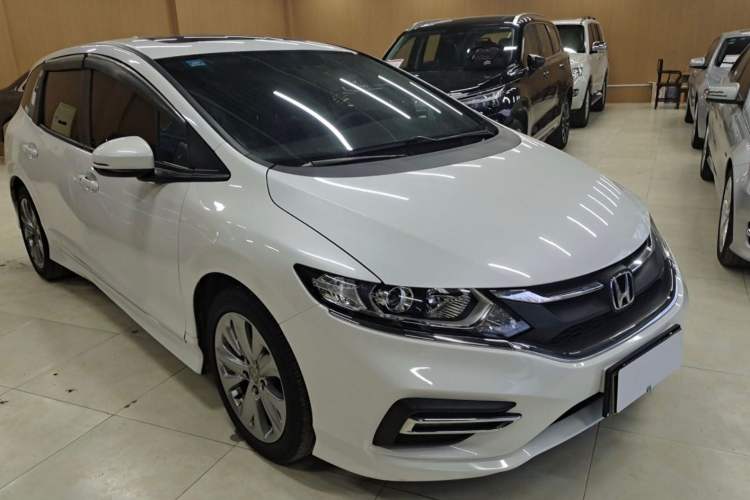 Used Honda Jade 2017 1.8L automatic Comfort version 5 seats Exterior 2