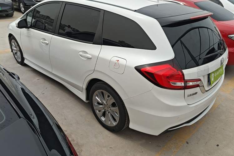 Used Honda Jade 2017 1.8L automatic Comfort version 5 seats Exterior 2