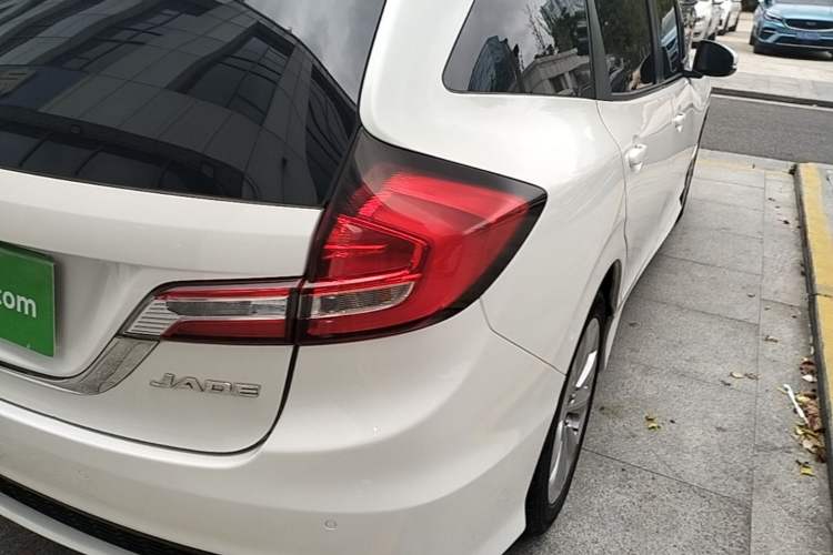 Used Honda Jade 2017 1.8L automatic Comfort version 5 seats Exterior 3