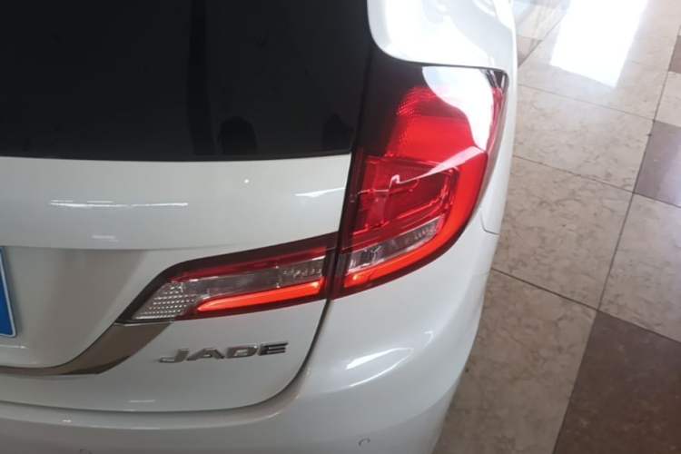Used Honda Jade 2017 1.8L automatic Comfort version 5 seats Exterior 3