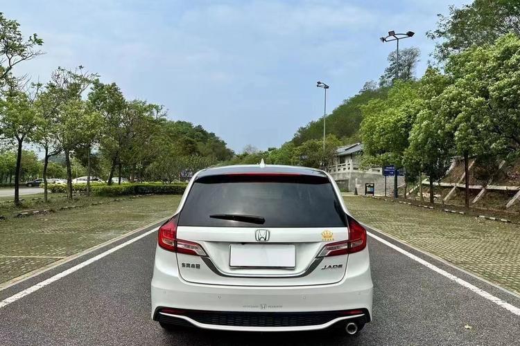 Used Honda Jade 2017 1.8L automatic Comfort version 5 seats Exterior 3