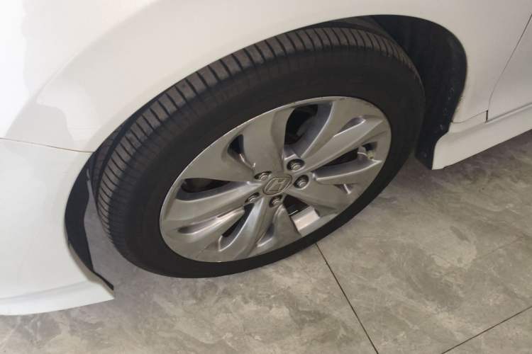 Used Honda Jade 2017 1.8L automatic Comfort version 5 seats Exterior 3