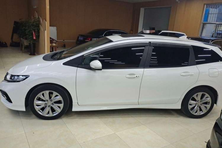 Used Honda Jade 2017 1.8L automatic Comfort version 5 seats Exterior 3