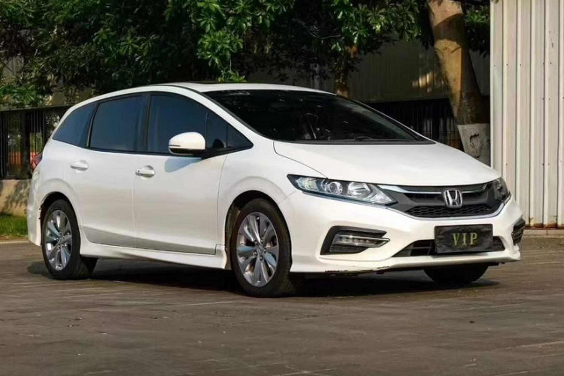 Used Honda Jade 2017 1.8L automatic Comfort version 5 seats Exterior 3