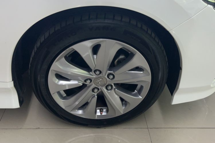 Used Honda Jade 2017 1.8L automatic Comfort version 5 seats Exterior 4