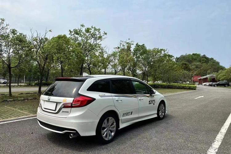 Used Honda Jade 2017 1.8L automatic Comfort version 5 seats Exterior 4