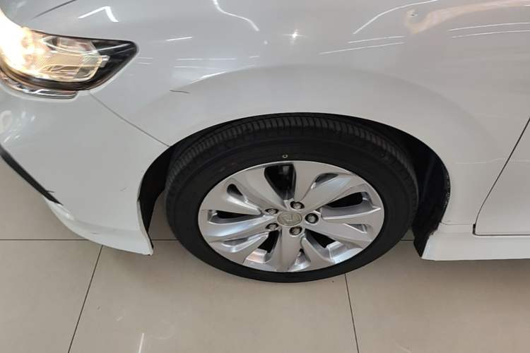 Used Honda Jade 2017 1.8L automatic Comfort version 5 seats Exterior 4