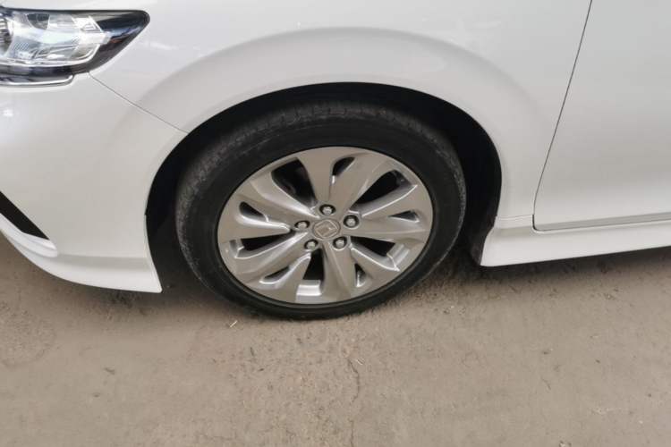 Used Honda Jade 2017 1.8L automatic Comfort version 5 seats Exterior 4