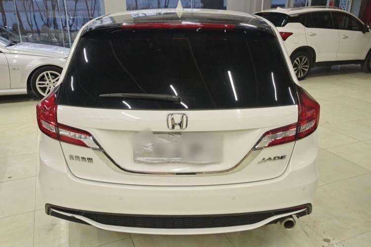 Used Honda Jade 2017 1.8L automatic Comfort version 5 seats Exterior 4
