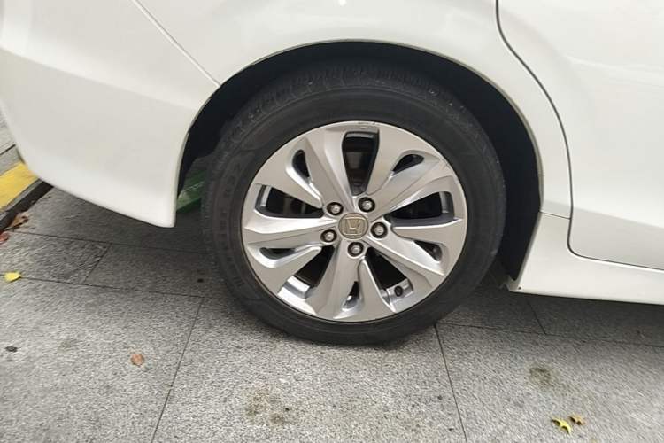 Used Honda Jade 2017 1.8L automatic Comfort version 5 seats Exterior 5