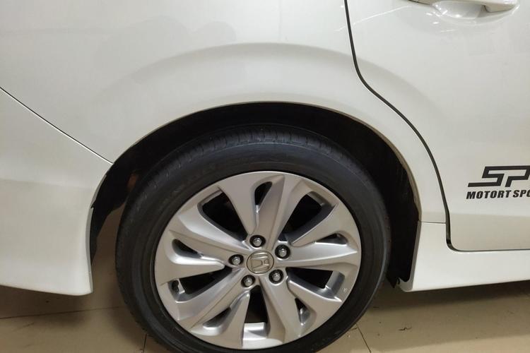 Used Honda Jade 2017 1.8L automatic Comfort version 5 seats Exterior 5