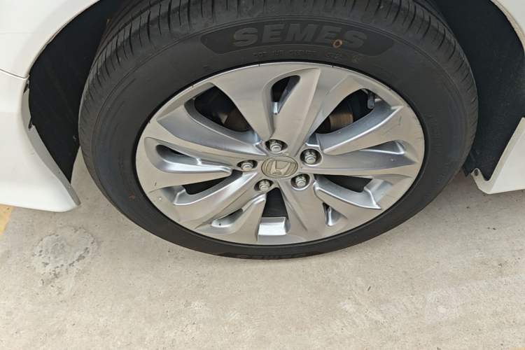 Used Honda Jade 2017 1.8L automatic Comfort version 5 seats Exterior 5