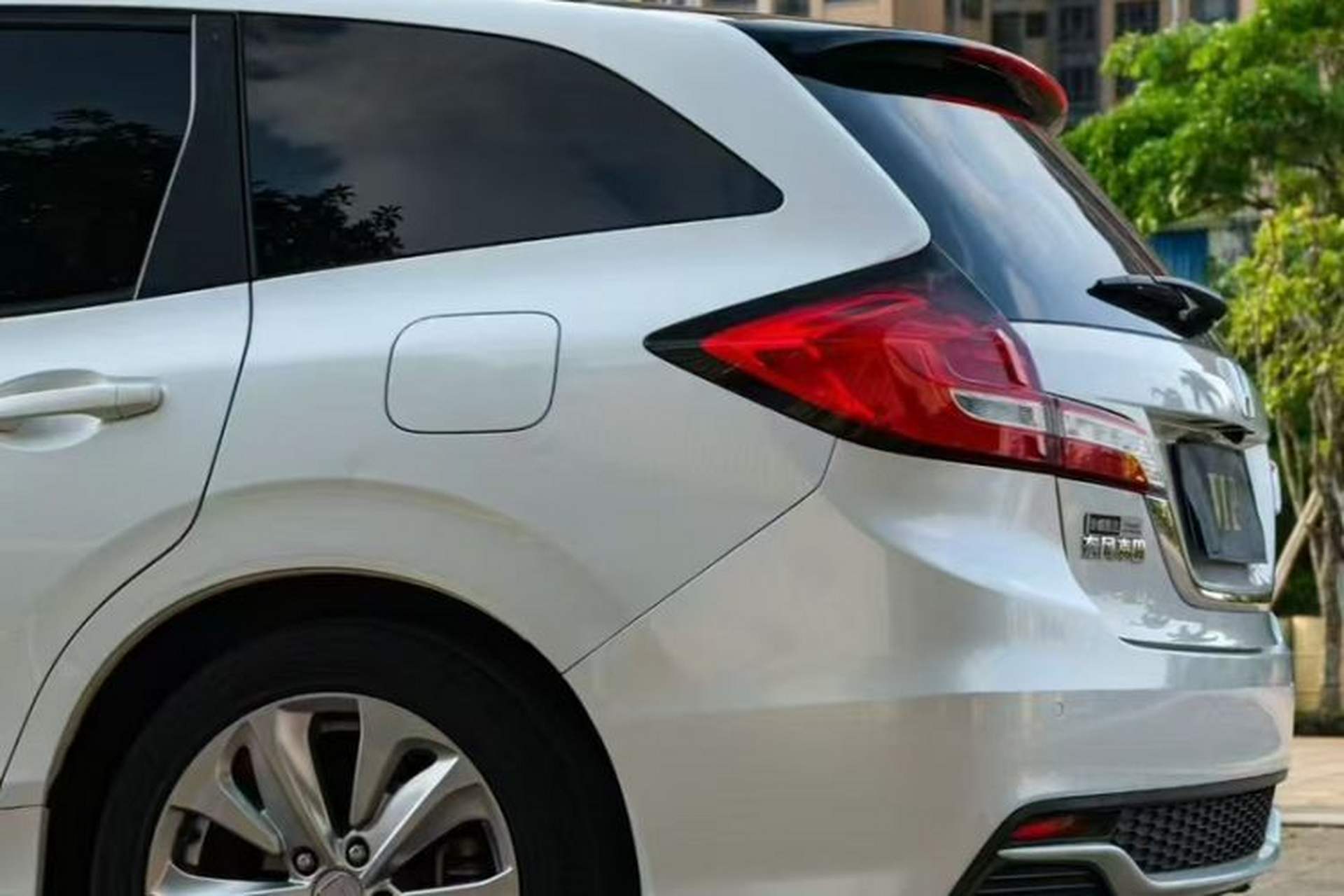 Used Honda Jade 2017 1.8L automatic Comfort version 5 seats Exterior 5