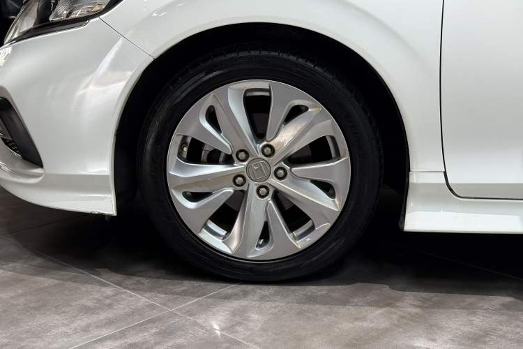 Used Honda Jade 2017 1.8L automatic Comfort version 5 seats Exterior 6