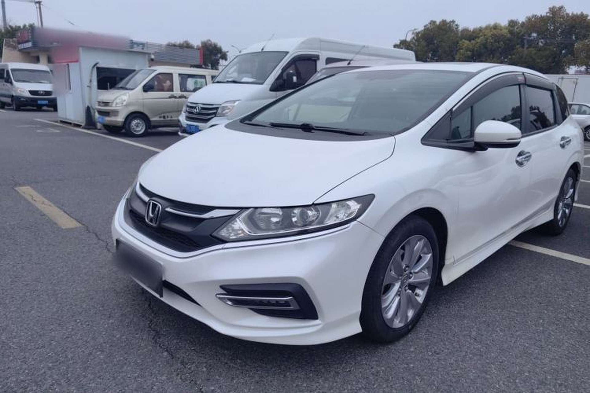 Used Honda Jade 2017 1.8L automatic Comfort version 5 seats Front Left 45 Deg