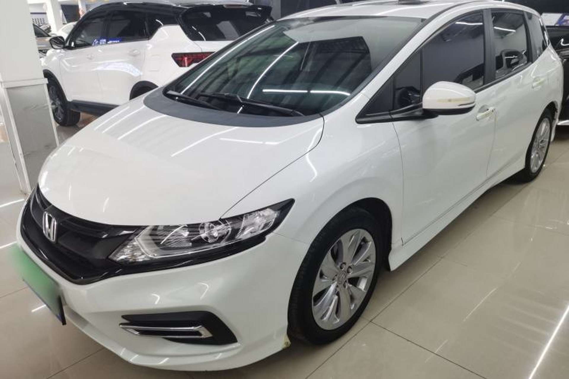 Used Honda Jade 2017 1.8L automatic Comfort version 5 seats Front Left 45 Deg