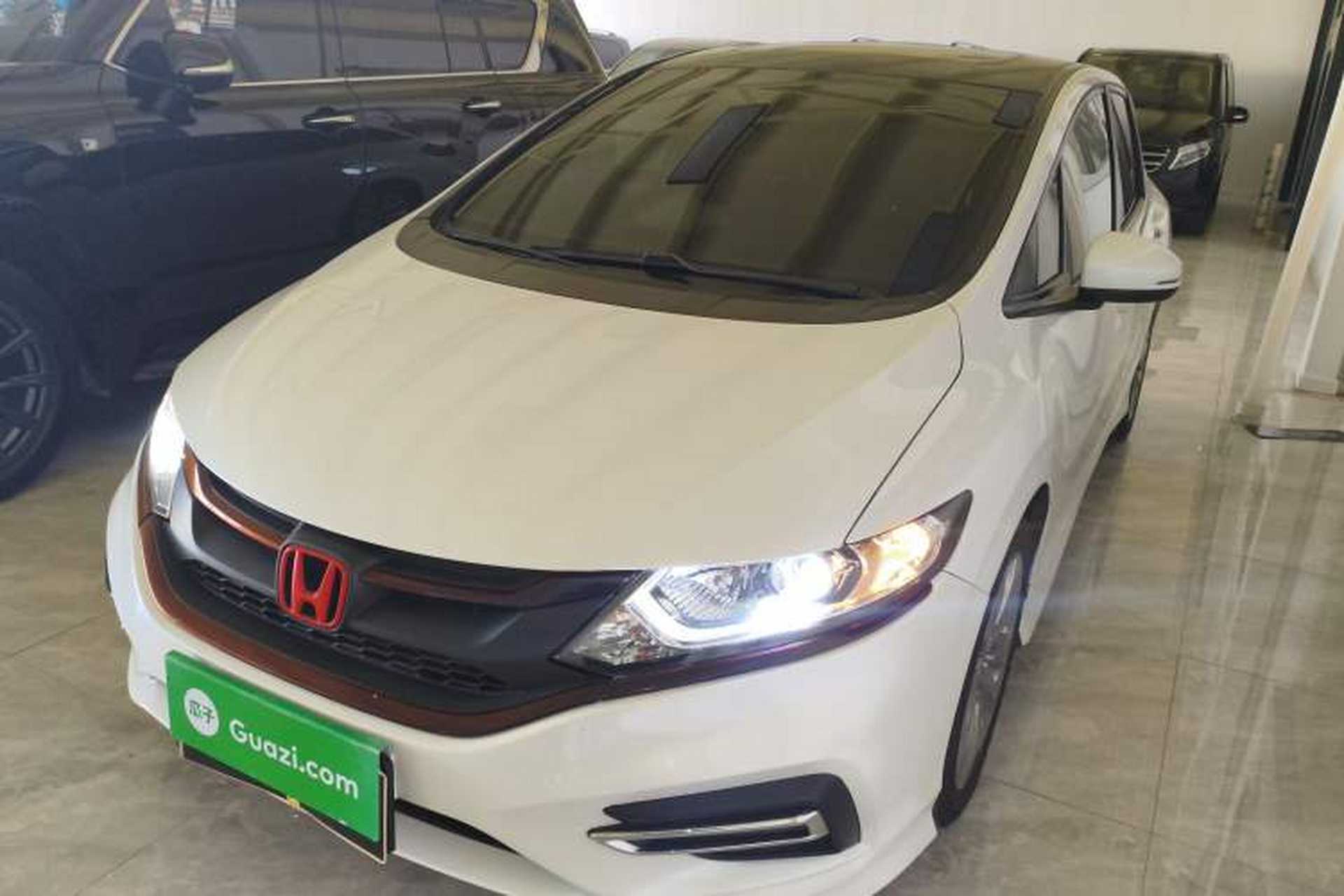 Used Honda Jade 2017 1.8L automatic Comfort version 5 seats Front Left 45 Deg