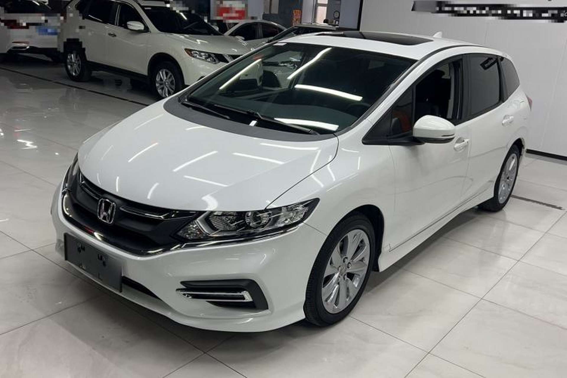 Used Honda Jade 2017 1.8L automatic Comfort version 5 seats Front Left 45 Deg