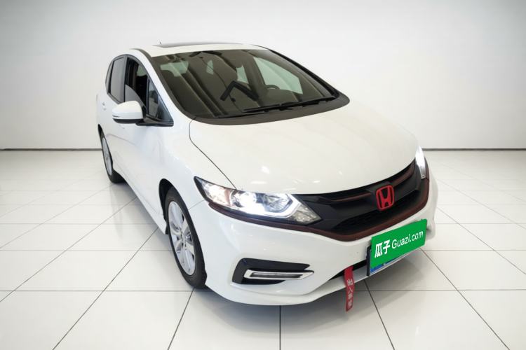 Used Honda Jade 2017 1.8L automatic Comfort version 5 seats Front Right 45 Deg