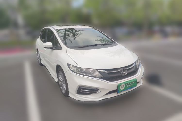 Used Honda Jade 2017 1.8L automatic Comfort version 5 seats Front Right 45 Deg